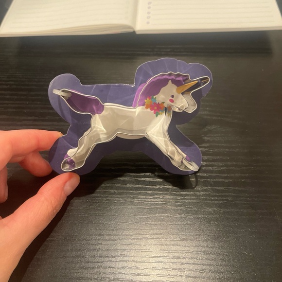 Yellow Llama Spatula AND Unicorn Cookie Cutter - Picture 8 of 11